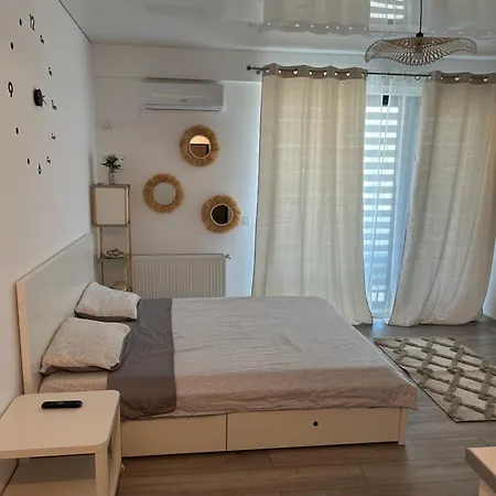 Sarah By Almar Luxury Mamaia Nord דירה